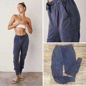 💙NWOT FREE PEOPLE MOVEMENT HOT SHOT SHIRRED PANTS